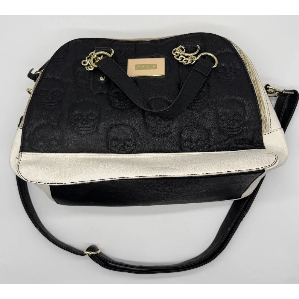Betsy Johnson Large Skull Boss Bucket Bag or Skullicious Bag‎ No Hang Charm